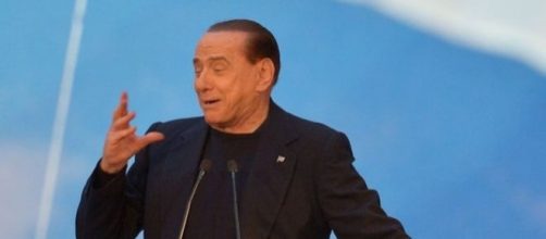 Silvio Berlusconi in un comizio