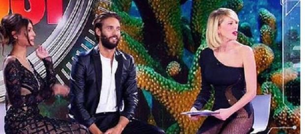 Alessia Marcuzzi ha visto gli Ufo a 4 anni? Alessia Marcuzzi ha visto gli Ufo a 4 anni?