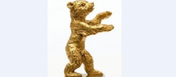 Golden Bеаr trорhу, (Wikipedia) Golden Bеаr trорhу, (Wikipedia)