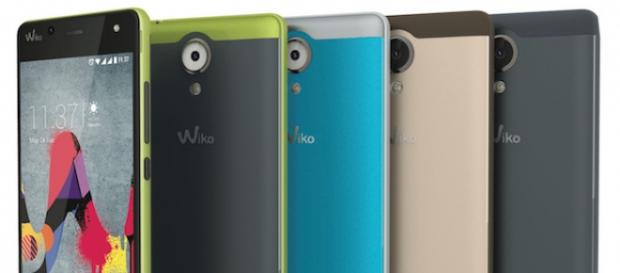 Os smartphones U Feel foram apresentados no MWC. Os smartphones U Feel foram apresentados no MWC.