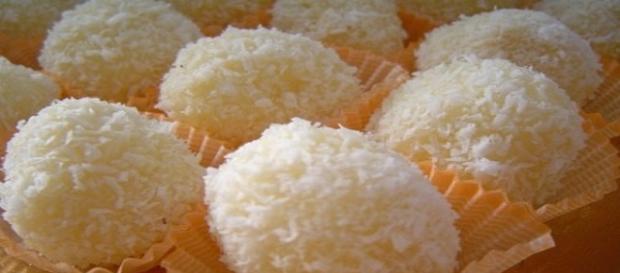 Ricetta per fare in casa dolce Raffaello Ricetta per fare in casa dolce Raffaello