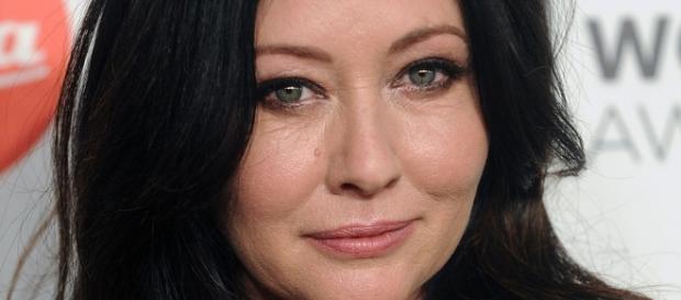 Shannen rompe a llorar en una entrevista muy dura. Shannen rompe a llorar en una entrevista muy dura.