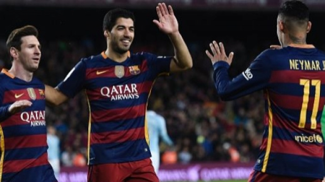 Messi, Suarez e Neymar esultano dopo un gol