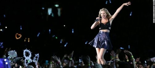 Taylor Swift in uno dei suoi concerti