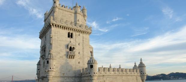 A Torre de Belém um símbolo do orgulho nacional. A Torre de Belém um símbolo do orgulho nacional.