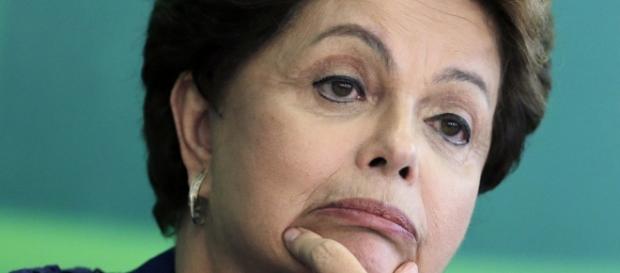 Dilma quer enxugar folha de pagamento do executivo Dilma quer enxugar folha de pagamento do executivo