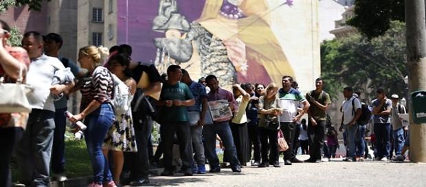 Fila de desempregados no Brasil Fila de desempregados no Brasil