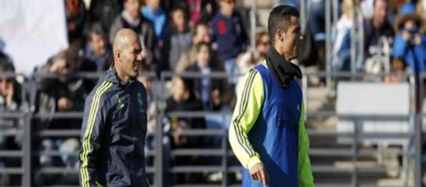 Zinedine Zidane y Cristiano Ronaldo. Zinedine Zidane y Cristiano Ronaldo.