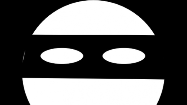 Banditi mascherati in fuga a Roma