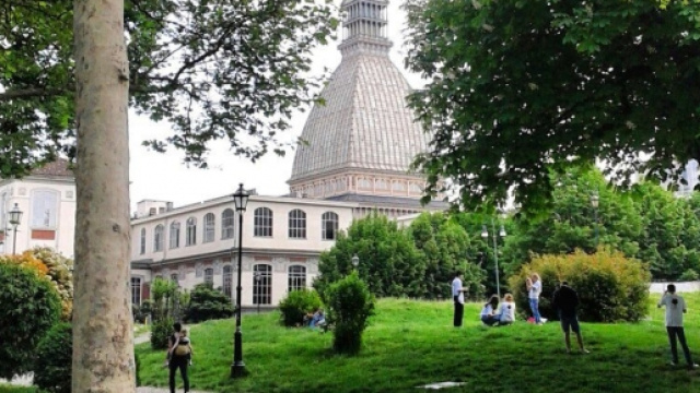 I gairdini reali con la Mole sullo sfondo