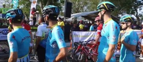 La Astana con Guardini alla partenza della tappa