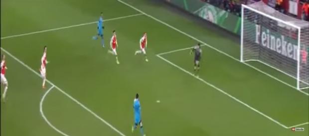 Primer gol de Lionel Messi (Captura TV). Primer gol de Lionel Messi (Captura TV).