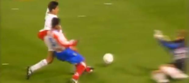 Raúl en su primer derbi en Primera (1994). Raúl en su primer derbi en Primera (1994).