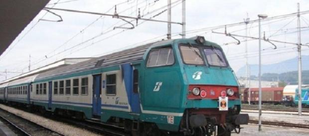 Uomo muore travolto da un treno a Fuscaldo Uomo muore travolto da un treno a Fuscaldo