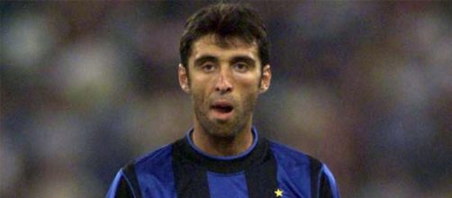 Hakan Sukur con la maglia dell'Inter