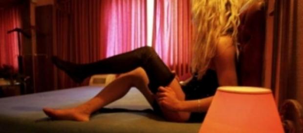 A împietrit când a văzut cine este prostituata A împietrit când a văzut cine este prostituata