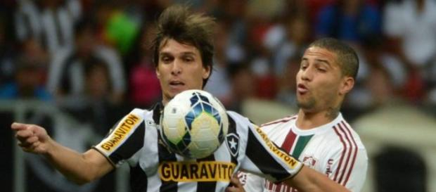 "fogão" vence "fluzão" em clássico disputado "fogão" vence "fluzão" em clássico disputado