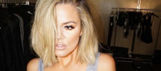 Khloe Kardashian in sexy Pose nach Photoshop Fail Khloe Kardashian in sexy Pose nach Photoshop Fail