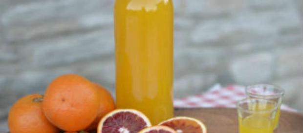 Ricetta casalinga del liquore di arance Ricetta casalinga del liquore di arance
