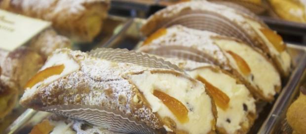 Ricetta dei deliziosi cannoli alla siciliana Ricetta dei deliziosi cannoli alla siciliana