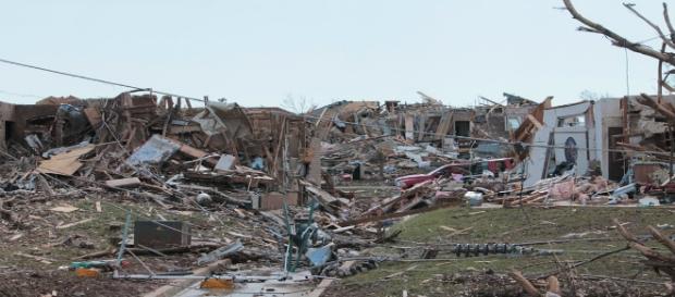 Zona residenziale distrutta dalla tempesta. Zona residenziale distrutta dalla tempesta.