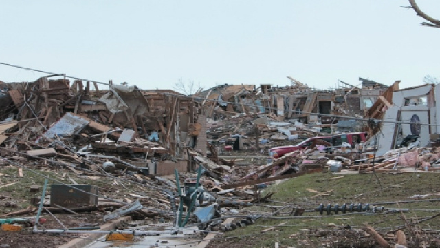 Zona residenziale distrutta dalla tempesta.