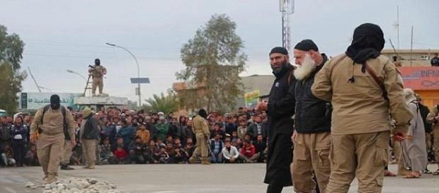 Fetele au fost ucise de jihadiști cu pietre Fetele au fost ucise de jihadiști cu pietre