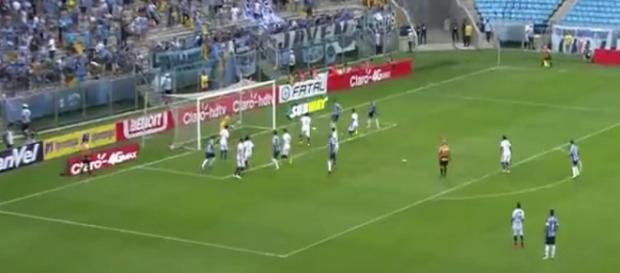 Pedro Geromel fez o segundo gol do Grêmio Pedro Geromel fez o segundo gol do Grêmio