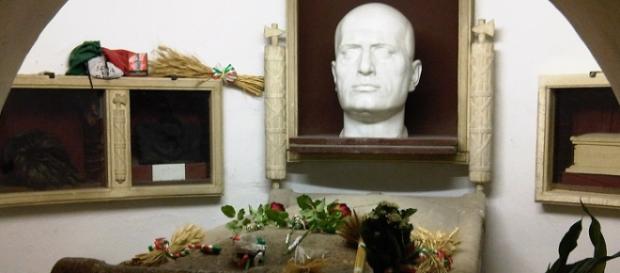 Tumba del dictador Benito Mussolini en Predappio. Tumba del dictador Benito Mussolini en Predappio.