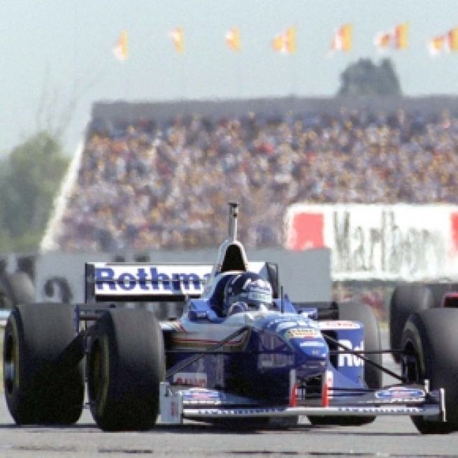 El inglés Damon Hill gana la carrera en 1995