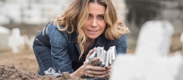 Atena desenterra dinheiro de cemitério - Foto/Divu Atena desenterra dinheiro de cemitério - Foto/Divu
