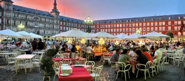 España es un País que todo turista desea conocer España es un País que todo turista desea conocer