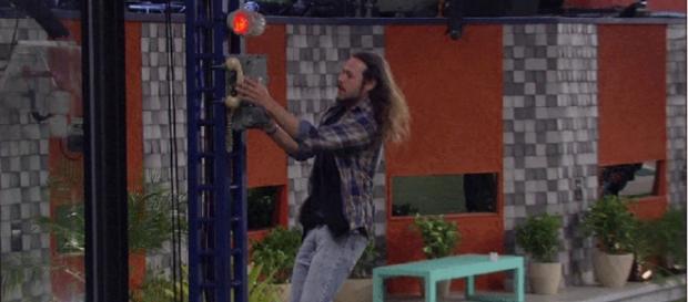 Também líder, Tamiel atendeu o Big Fone Também líder, Tamiel atendeu o Big Fone
