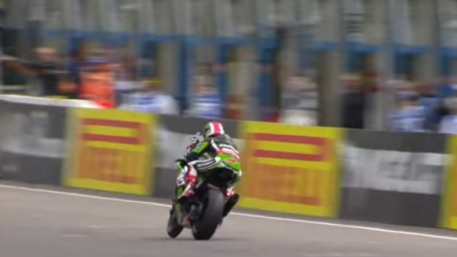 Jonathan Rea su Kawasaki subito primo