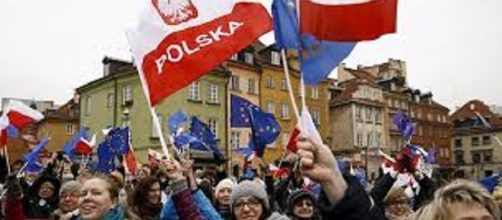 Manifestazione a Varsavia contro il governo