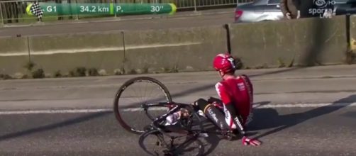 Stig Broeckx a terra dopo l'incidente