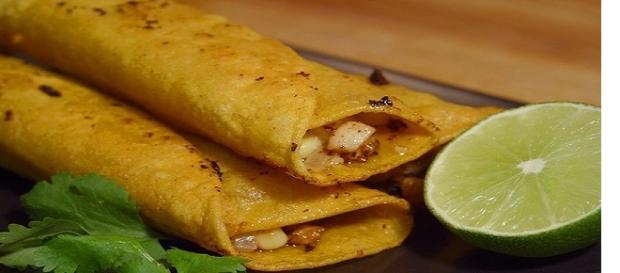 Crepes al prosciutto e formaggio: ricetta facile Crepes al prosciutto e formaggio: ricetta facile