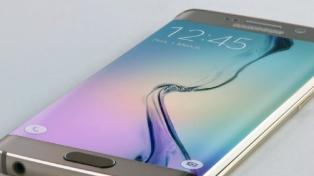 Il Galaxy S6 Edge venduto sul web in offerta
