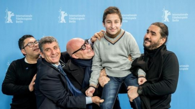 Il protagonista Samuele e il regista a sinistra