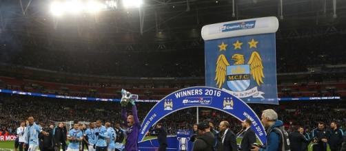 Willy Caballero holds the Capital One Cup trophy