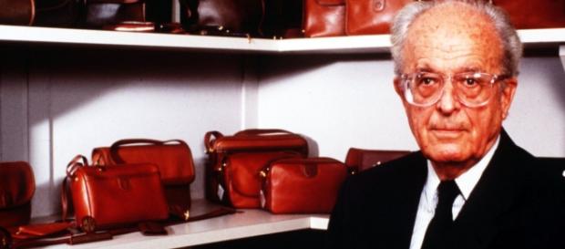 Enrique Loewe Knappe con bolsos Loewe (El País) Enrique Loewe Knappe con bolsos Loewe (El País)