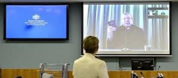 Il cardinal Pell in video conferenza Il cardinal Pell in video conferenza