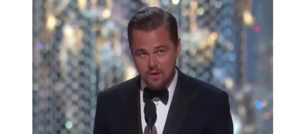 Leonardo DiCaprio durante el discurso en los Oscar Leonardo DiCaprio durante el discurso en los Oscar