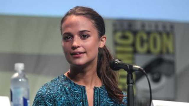 Alicia Vikander nuova reginetta dell'Oscar.
