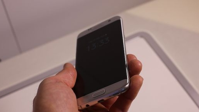 Samsung S7, arrivano i modelli in oro e platino