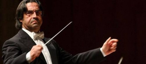 Riccardo Muti dirige l'orchestra