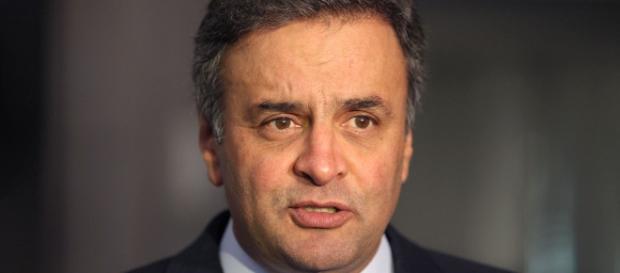 Aécio Neves mais uma vez criticou Dilma Rousseff Aécio Neves mais uma vez criticou Dilma Rousseff