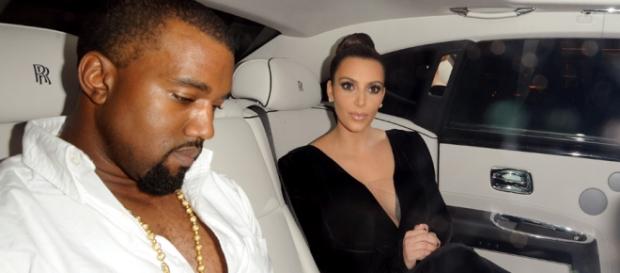 O casal "Kimye" é acusado de viver uma falsa união O casal "Kimye" é acusado de viver uma falsa união