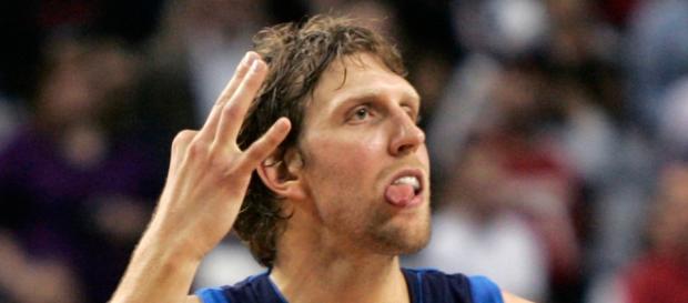 O Dallas de Nowitzki enfrenta o Spurs no clássico. O Dallas de Nowitzki enfrenta o Spurs no clássico.