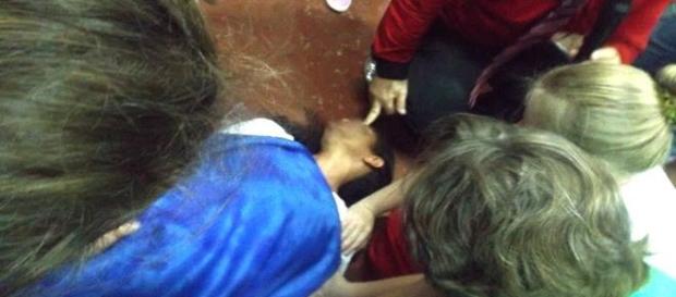 Pastor ''cura'' um dos fieis da sua igreja Pastor ''cura'' um dos fieis da sua igreja